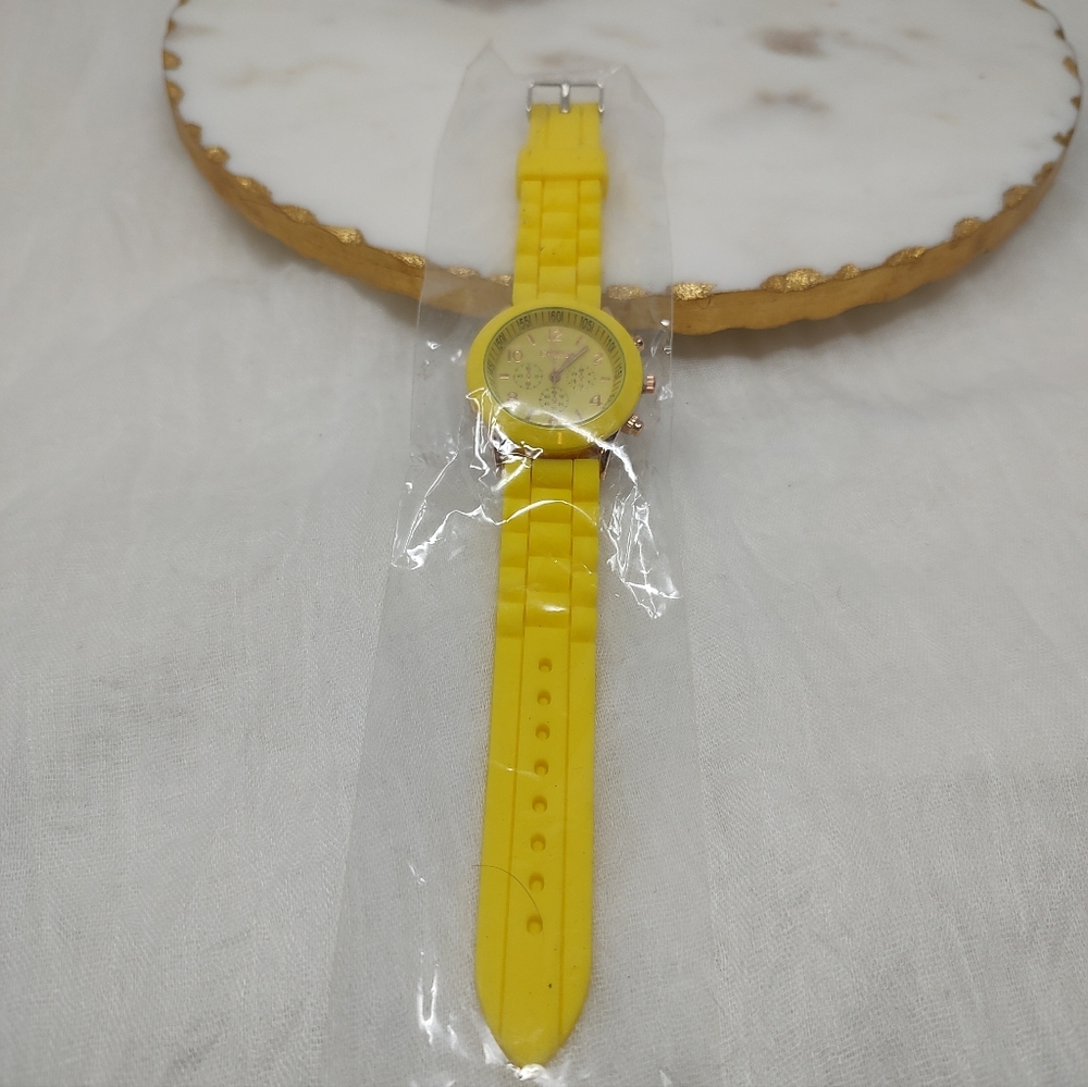 New Bright Yellow Women's Silicone Watch - Picture 3 of 4